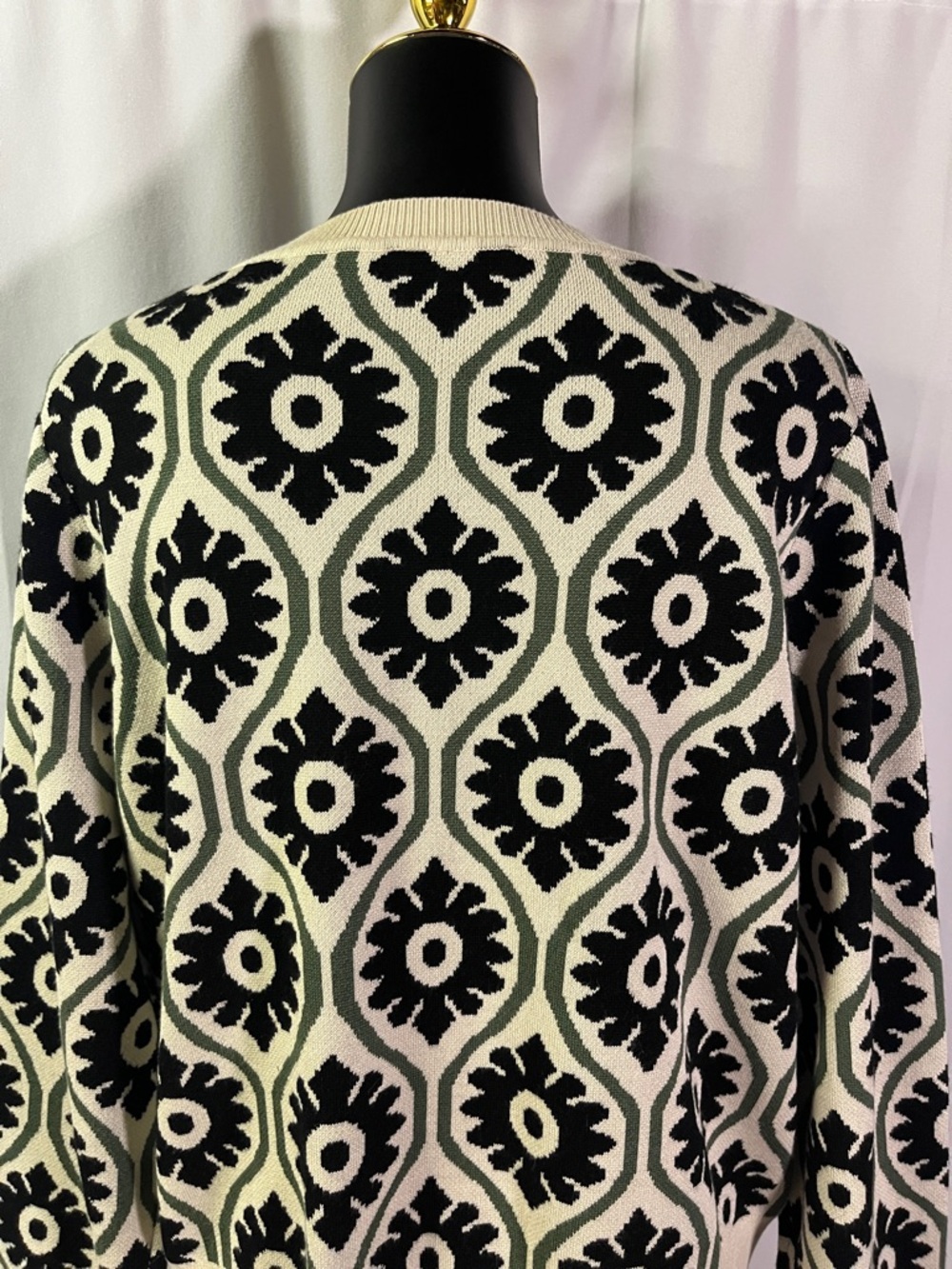 Adrianna Papell Cream Green & Black Printed Long Sleeve Boxy Crewneck Sweater - Picture 11 of 16